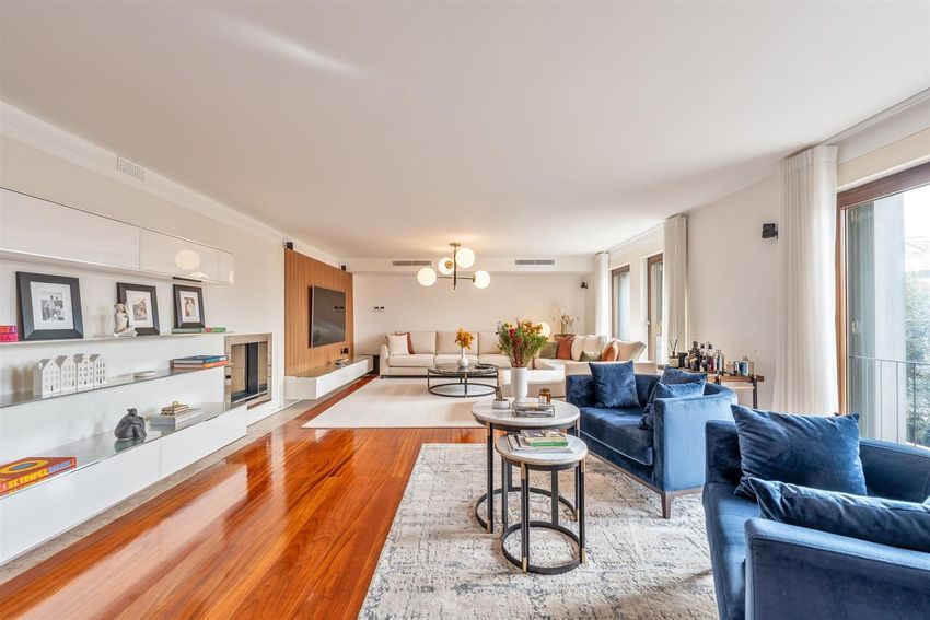 Imagem Sala de estar de apartamento t4 em Rua da Vinha, 33