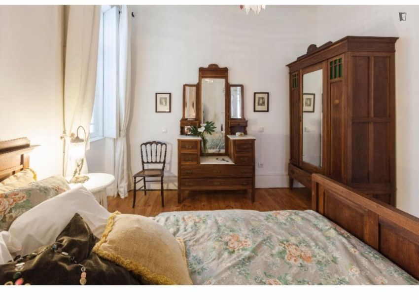 Imagem Quarto de apartamento t4 em Rua de Fernandes Tomás