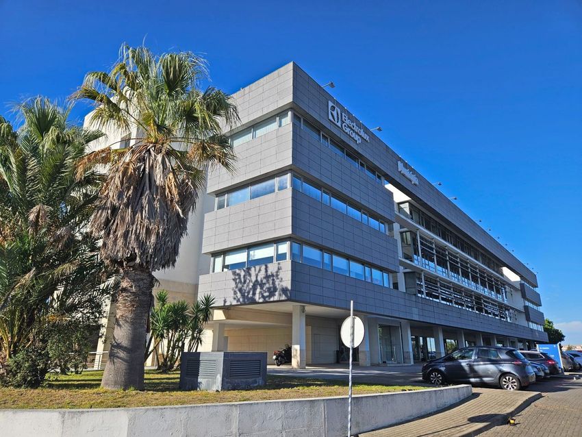 Imagem Fachada de escritório em Avenida Professor Doutor Cavaco Silva, 13