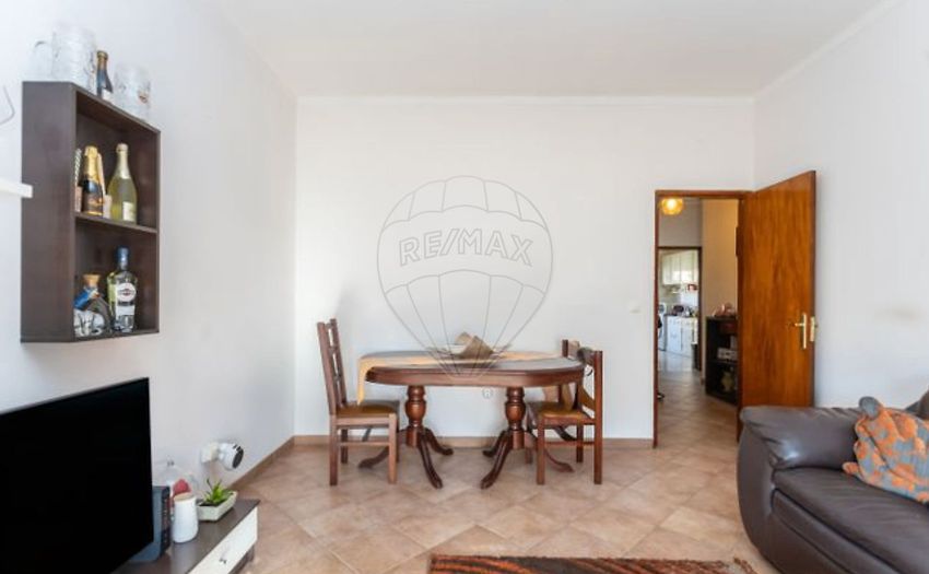 Imagem Sala de estar de apartamento t2 em Rua Bento da Silva Fernandes