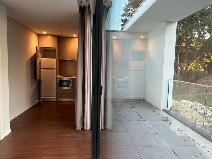 Imagem Corredor de apartamento t1 em Rua de Ciríaco Cardoso, 405