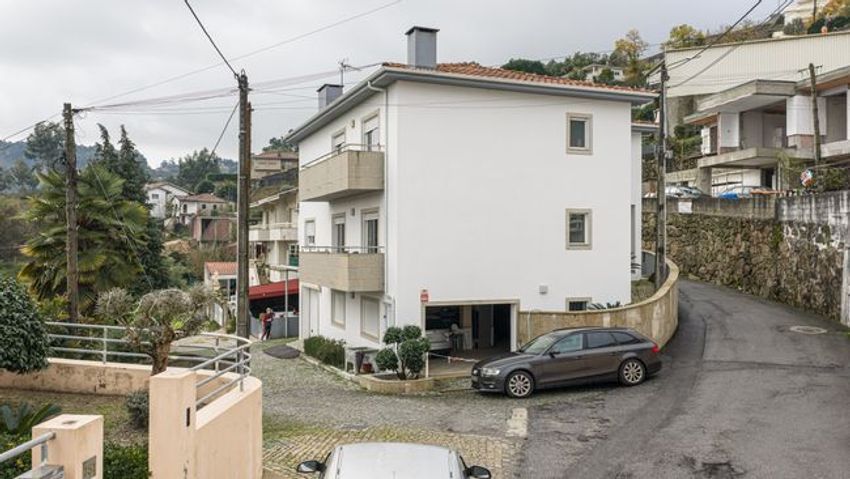 Imagem Vistas de  moradia geminada em Lugar de Carreira