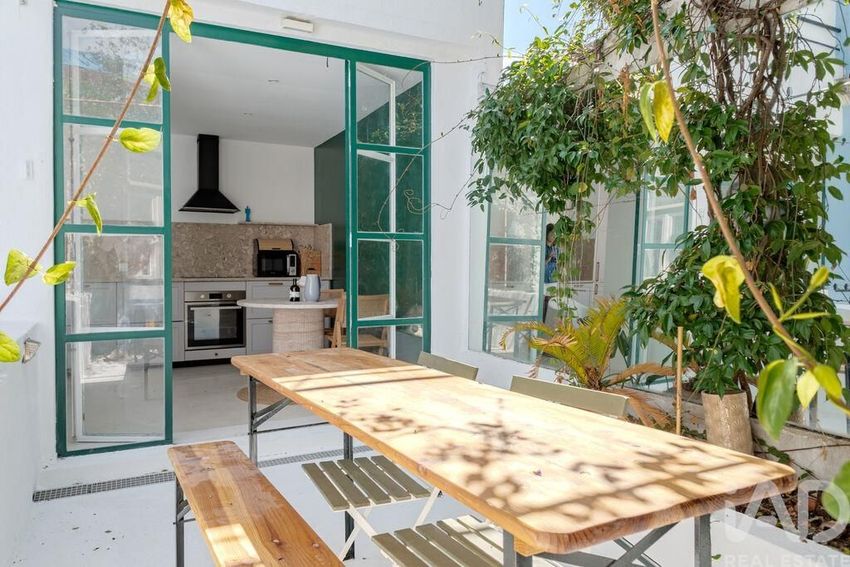 Imagem Cozinha de apartamento t2 em Costa do Castelo, 140