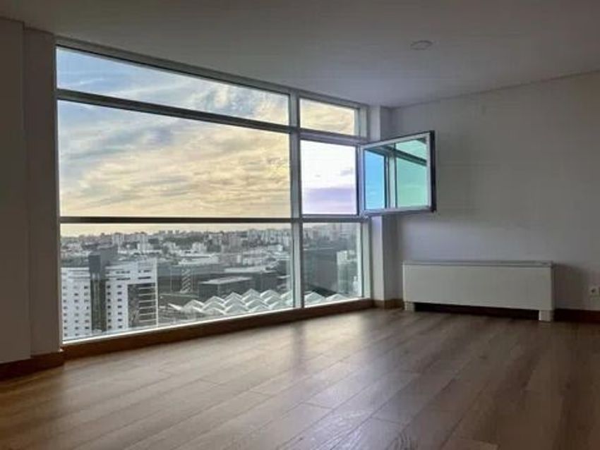 Imagem Divisão de duplex em Avenida do Índico s/n