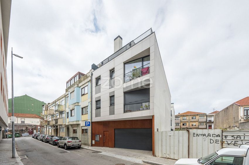 Imagem Fachada de apartamento t2 em Rua de Antero de Quental, 151