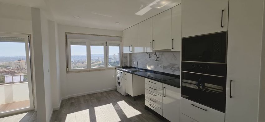 Imagem Cozinha de apartamento t2 em Rua Alves da Costa, 13