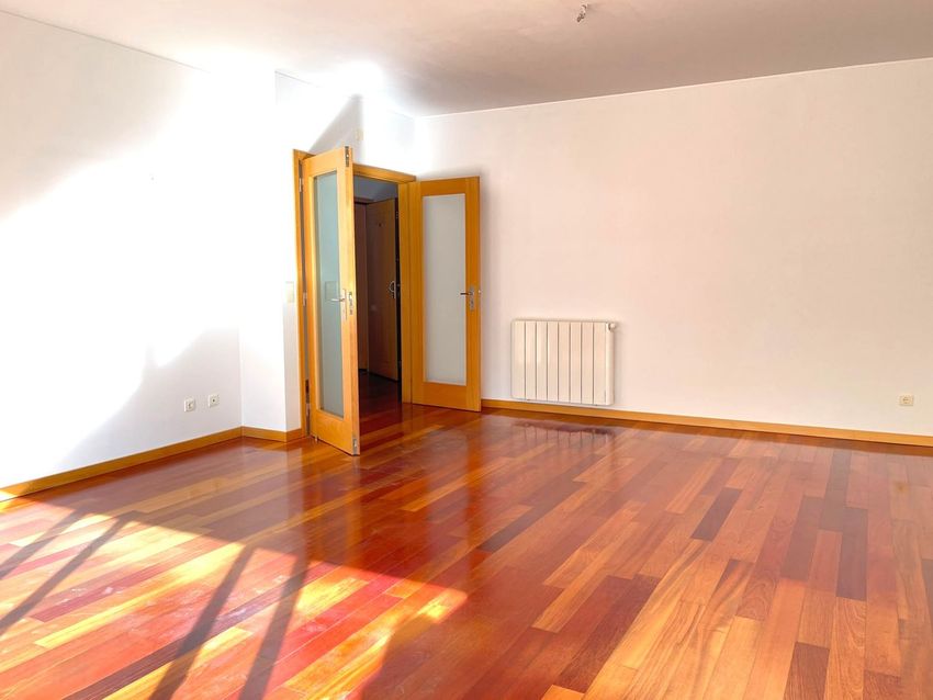 Imagem Divisão de apartamento t2 em Rua Câmara Pestana