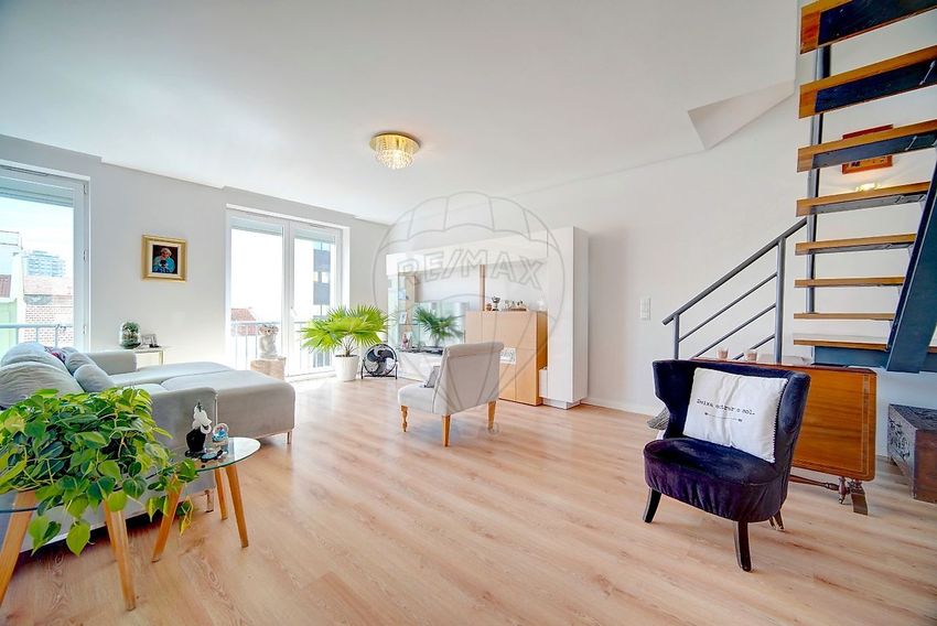 Imagem Sala de estar de apartamento t3 em Avenida Almirante Reis