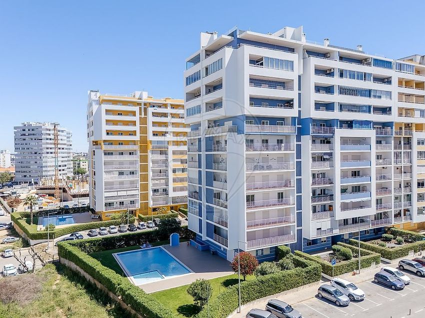 Imagem Piscina de apartamento t2 em Rua Maria Eugénia Silva Horta