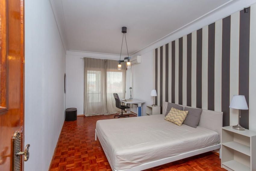 Imagem Quarto de quarto em Rua Camilo Pessanha