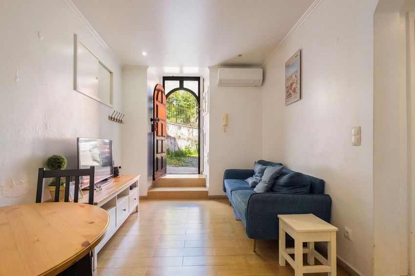 Imagem Sala de estar de apartamento t1 em Rua das Janelas Verdes, 47