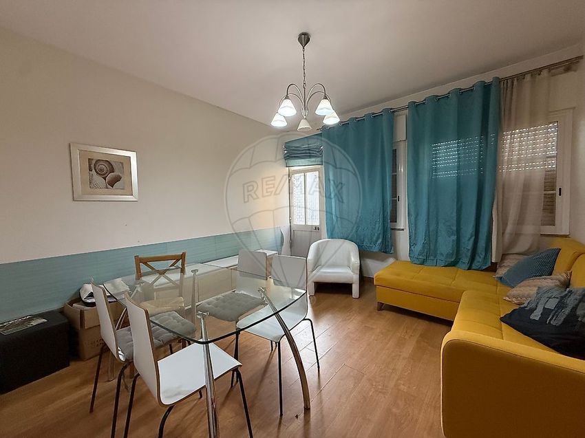 Imagem Sala de estar de apartamento t4 em Rua Vasco da Gama