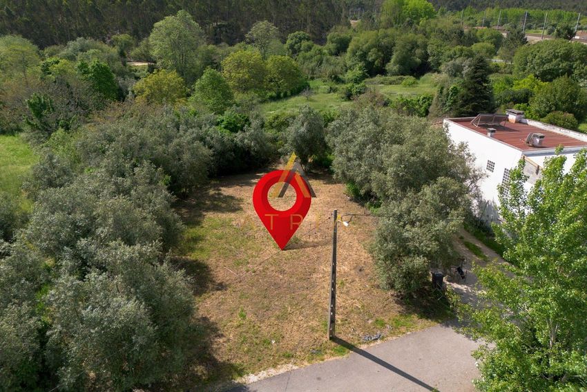 Imagem Terreno de terreno em Albergaria dos Doze