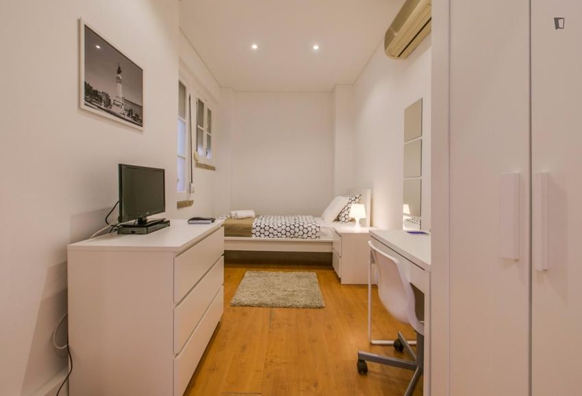 Imagem Cozinha de quarto em Rua do Conde de Redondo