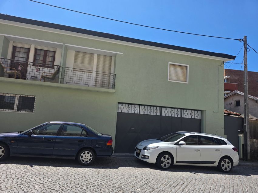 Imagem Fachada de  andar de moradia em Rua Alves Redol, 35