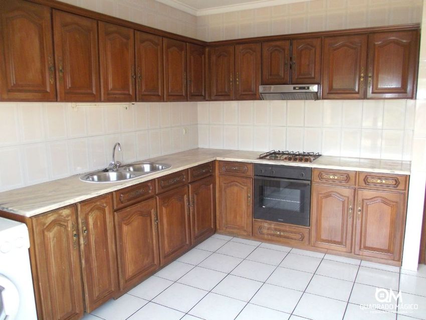 Imagem Cozinha de apartamento t1 em Rua Ferreira Castro