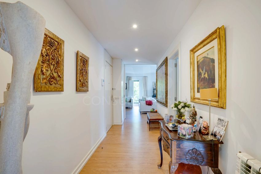 Imagem Sala de estar de apartamento t3 em Rua Arco do Chafariz das Terras