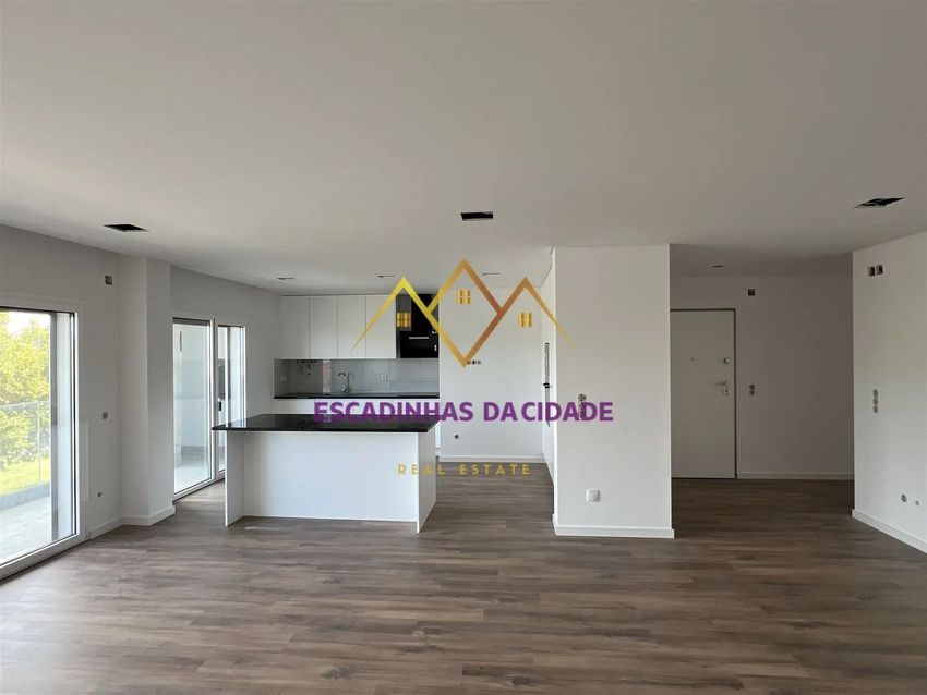 Imagem Cozinha de duplex em Alameda dos Moinhos s/n