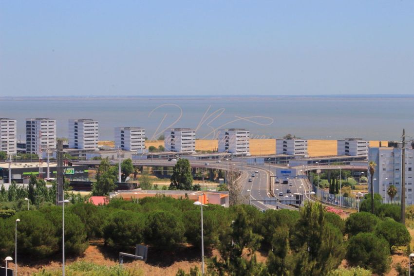 Imagem Vistas de apartamento t4 em Rua Amélia Rey Colaço, 182