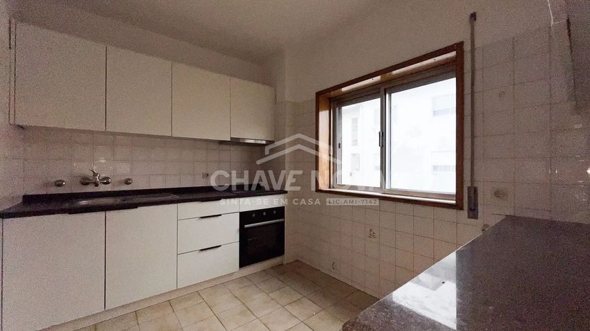 Imagem Cozinha de apartamento t3 em Rua Pedro Álvares Cabral