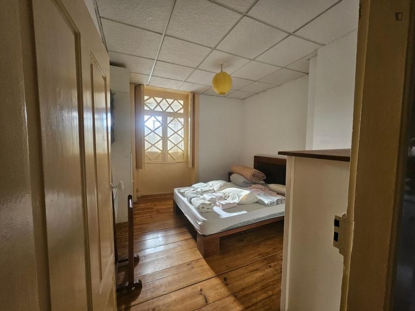 Imagem Quarto de apartamento t1 em Aliados - Clérigos - Carlos Alberto