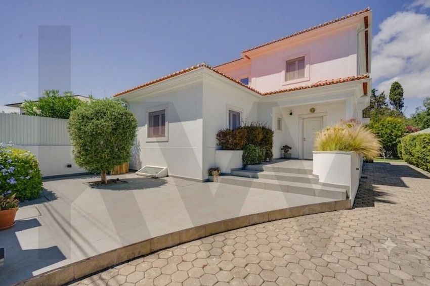 Imagem Fachada de  casa ou moradia em Rua Doutor Leonardo Ferraz de Carvalho s/n
