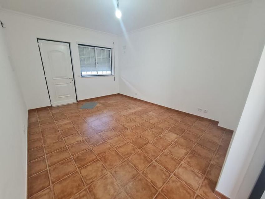 Imagem Sala de estar de  moradia geminada em Rua nossa senhora da vitória, 1
