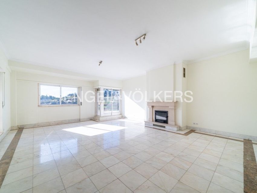 Imagem de apartamento t4 em Alto dos Moinhos