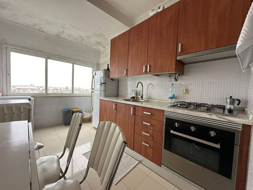 Imagem Cozinha de apartamento t2 em Rua Doutor Mário Sacramento, 15