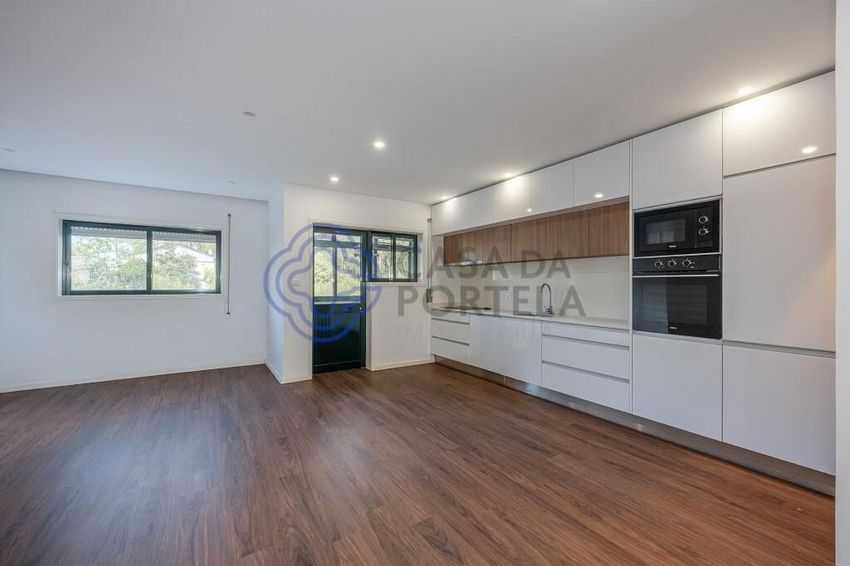Imagem Sala de estar de apartamento t2 em Rua Heróis do Ultramar s/n