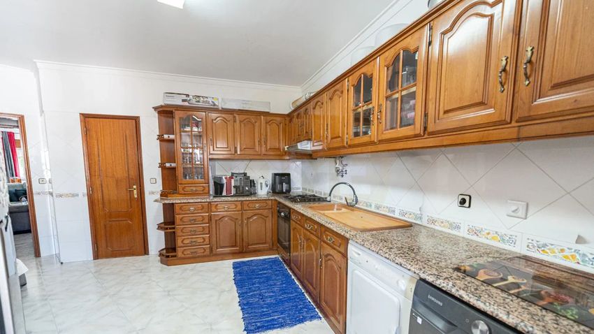 Imagem Cozinha de apartamento t3 em Quinta da Atalaia