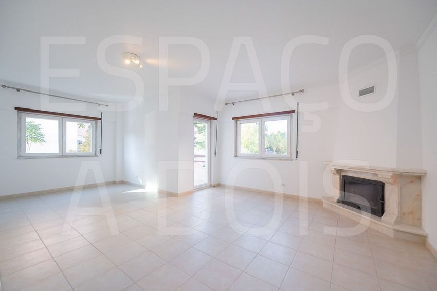Imagem Sala de estar de apartamento t2 em Rua Cidade de São Paulo, 30