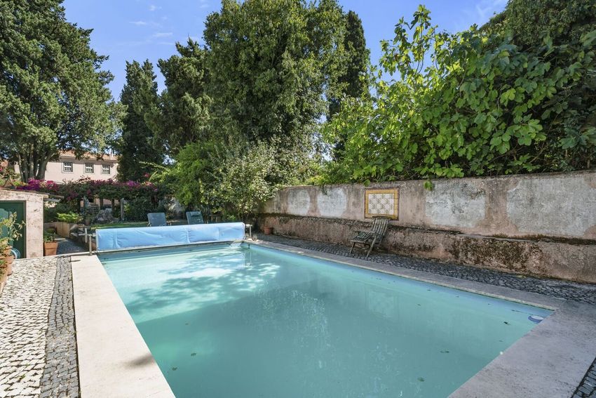 Imagem Piscina de  moradia independente em Largo Paço