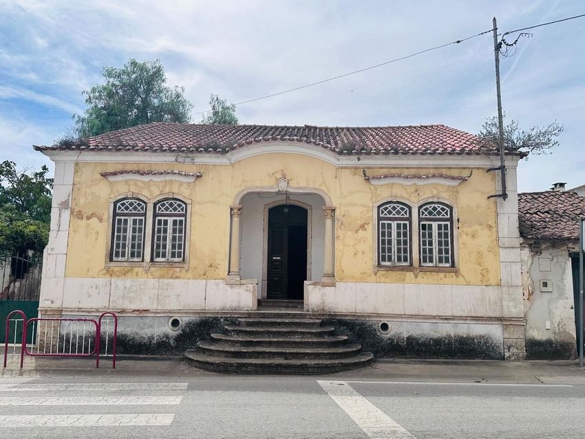 Зображення Фасад,  окремий будинок чи котедж, Rua Barão de Almeirim, 94