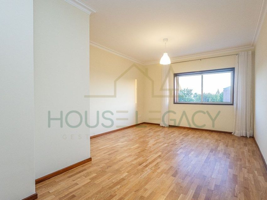 Imagem Sala de estar de apartamento t2 em Avenida Senhora da Hora, 157