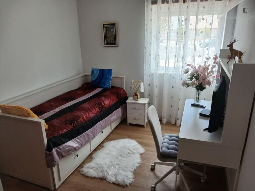 Imagem Quarto de quarto em Rua Fernando Lopes Graça