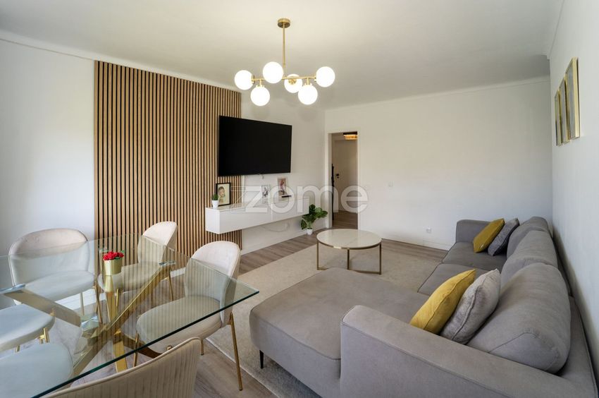 Imagem Sala de estar de apartamento t3 em Rua Alma Flora