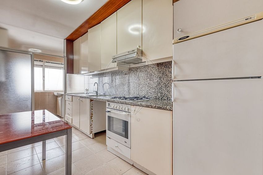 Imagem Cozinha de apartamento t2 em Rua Alexandre Braga