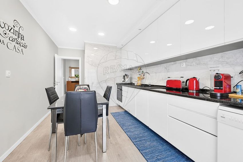 Imagem Cozinha de apartamento t3 em Rua Nossa Senhora Carmo