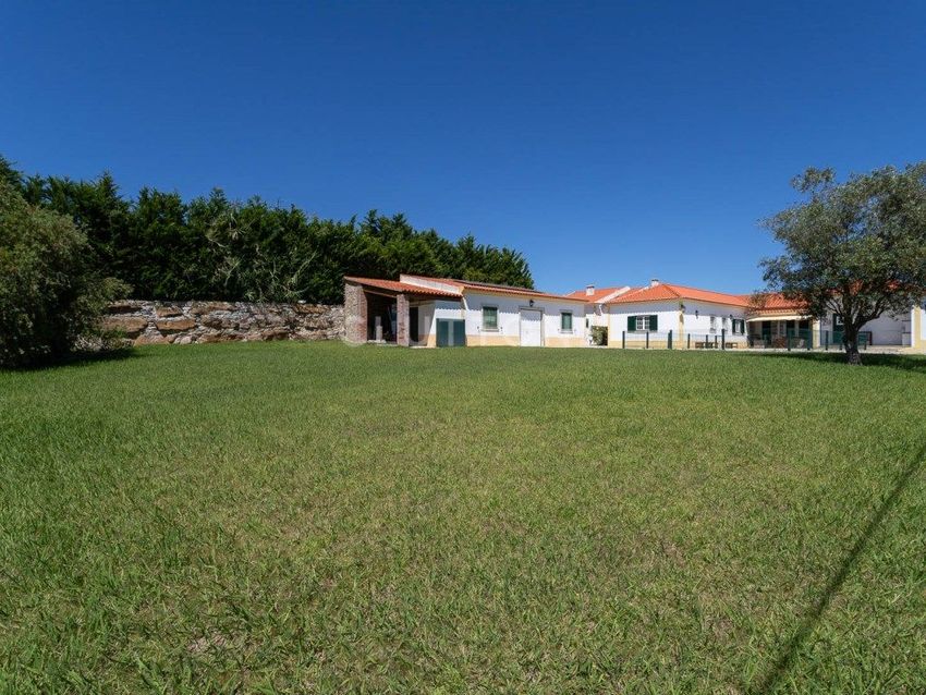Imagem Fachada de  moradia independente em A dos Negros