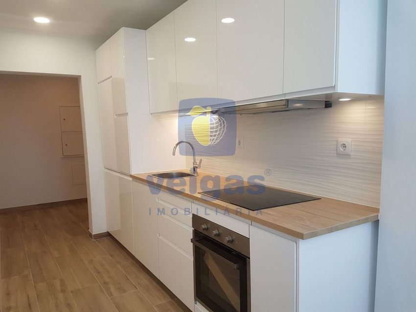 Imagem Cozinha de apartamento t1 em Bairro do Liceu - Vanicelos