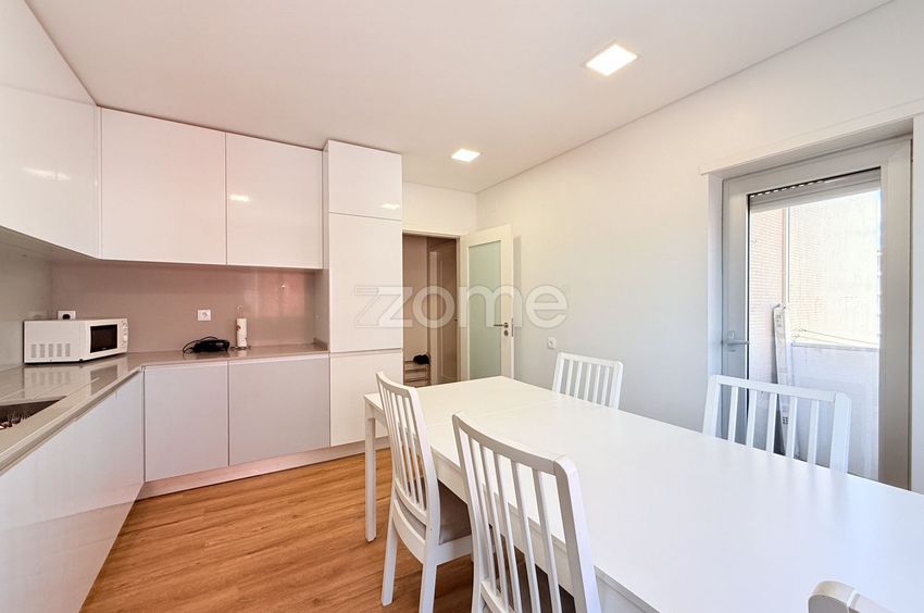 Imagem Cozinha de apartamento t3 em Rua Monsenhor Ferreira