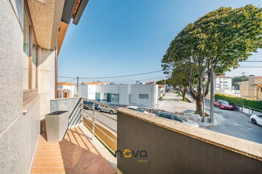 Imagem Piscina de  moradia independente em Travessa das Concheiras