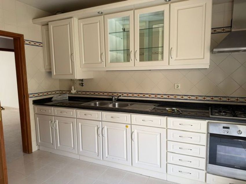 Imagem Cozinha de apartamento t2 em Rua Gaspar Barreiros, 20