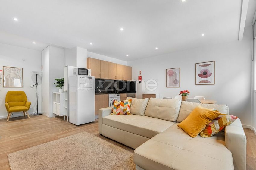 Imagem Sala de estar de apartamento t1 em Rua de Brito Capelo, 279