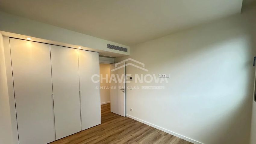 Imagem Divisão de apartamento t1 em Avenida João Silva Pinto