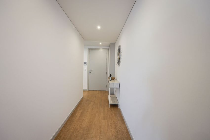 Imagem Corredor de apartamento t1 em Rua General José Domingues Peres, 30