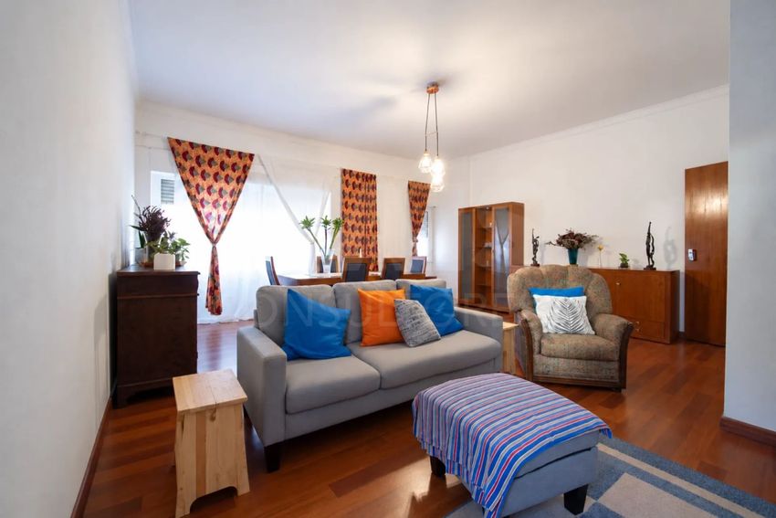 Imagem Sala de estar de apartamento t3 em Alfragide