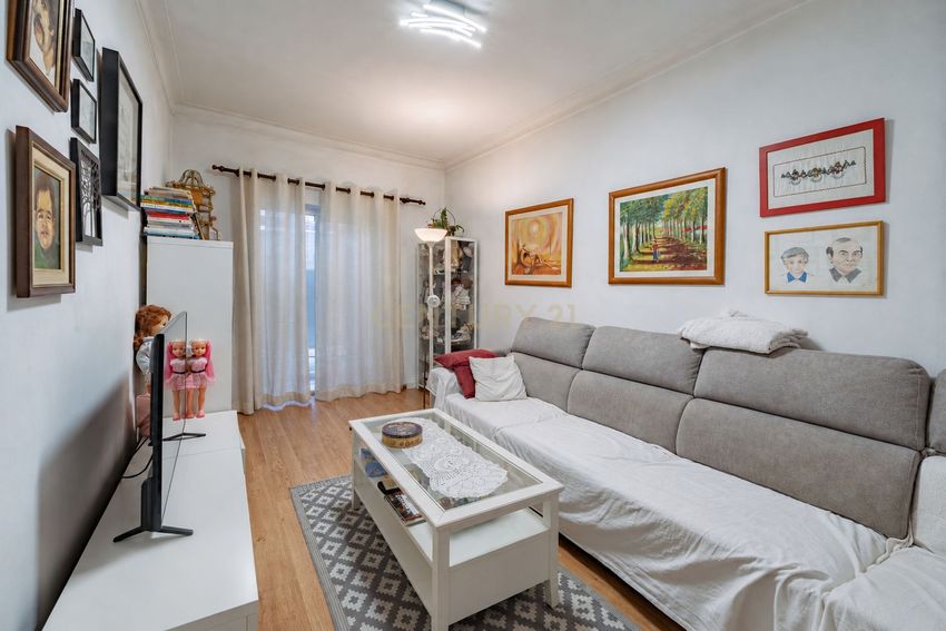 Imagem Sala de estar de apartamento t2 em Rua Nuno Álvares Botelho, 19
