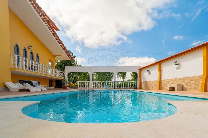 Imagem Piscina de  moradia independente em Nossa Senhora de Fátima